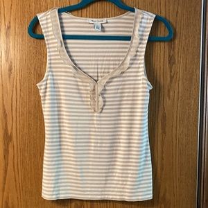 Cute White House Black Market sleeveless top with lace